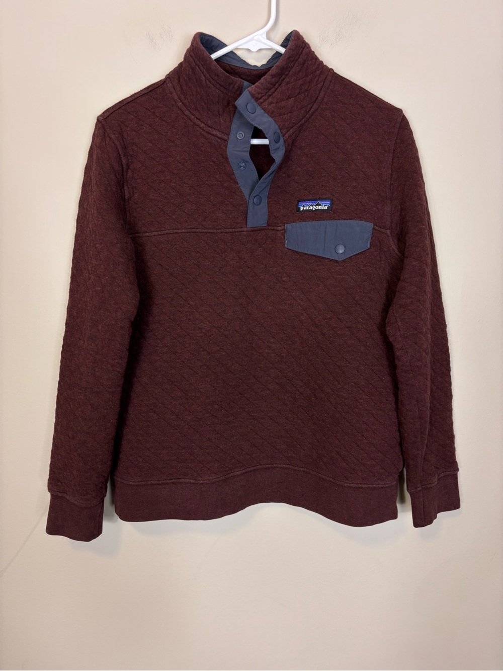 Patagonia Women’s Quilted Snap Button Pullover Maroon with Navy Trim Small